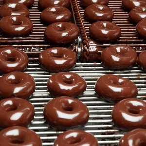 Krispy Kreme 巧克力口味甜甜圈  限时回归