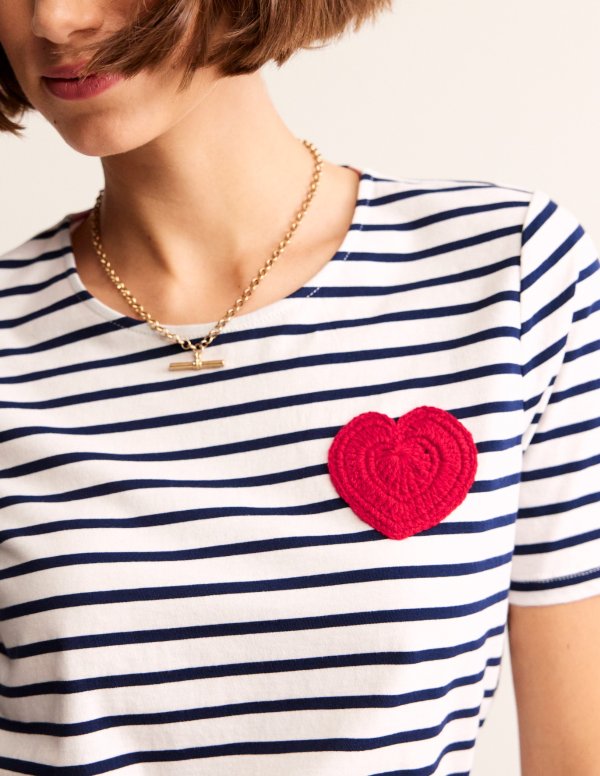 Crochet T-shirtIvory, Navy Heart