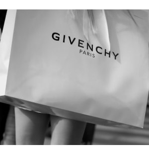 折扣升级：Givenchy 美包专场折扣开启 收双肩背、单肩包等