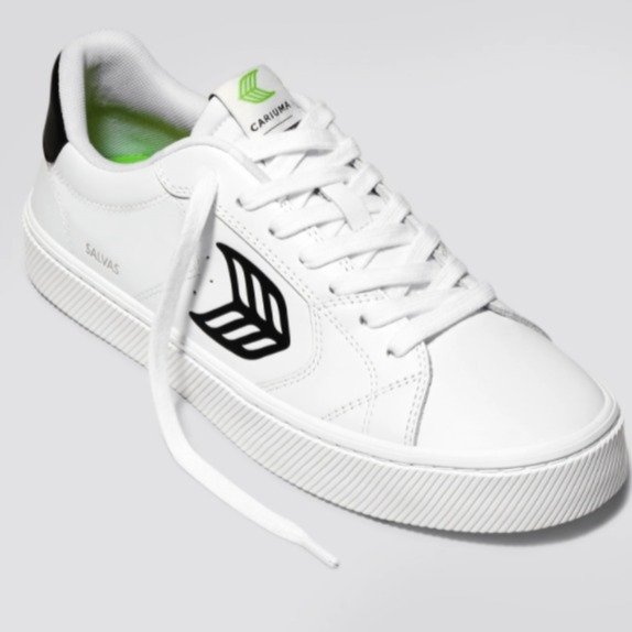 白色经典款滑板鞋