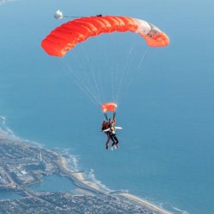 洛杉矶13000英尺高空跳伞 多套餐可选 享360度全景海景
