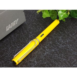 Lamy Safari Fountain Pen, Yellow Medium Nib (L18M)
