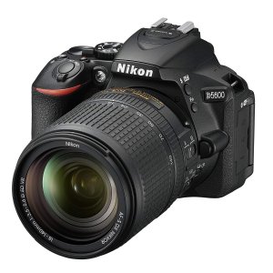 Nikon D5600 Digital SLR with AF-S DX NIKKOR 18-140mm f/3.5-5.6G