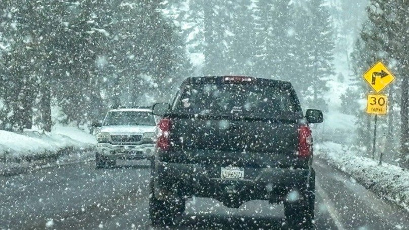 加州要下暴雪了？冬季风暴抵达，强风来袭！恐有10英尺深积雪和毁灭性暴风雪