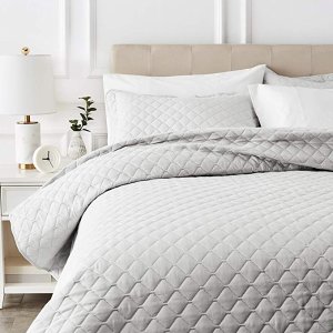 AmazonBasics Oversized Quilt Coverlet Bed Set - King