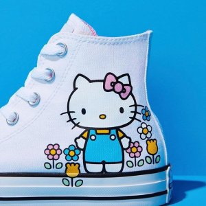 Converse x Hello Kitty联名款可爱猫猫运动鞋服促销
