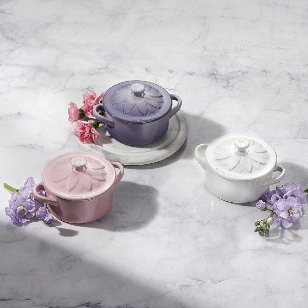 Stoneware Mini Round Cocotte with Flower Lid, 8oz