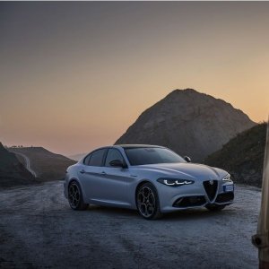 全新大灯和多重仪表盘设计2023 Alfa Romeo Stelvio/Giulia改款车型全新发布
