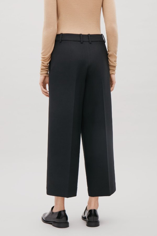 TAILORED WOOL CULOTTES - Black - Wide-leg trousers - COS