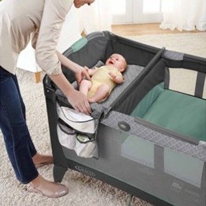 Graco Pack 'n Play Change 'n Carry Playard with Bassinet, Manor