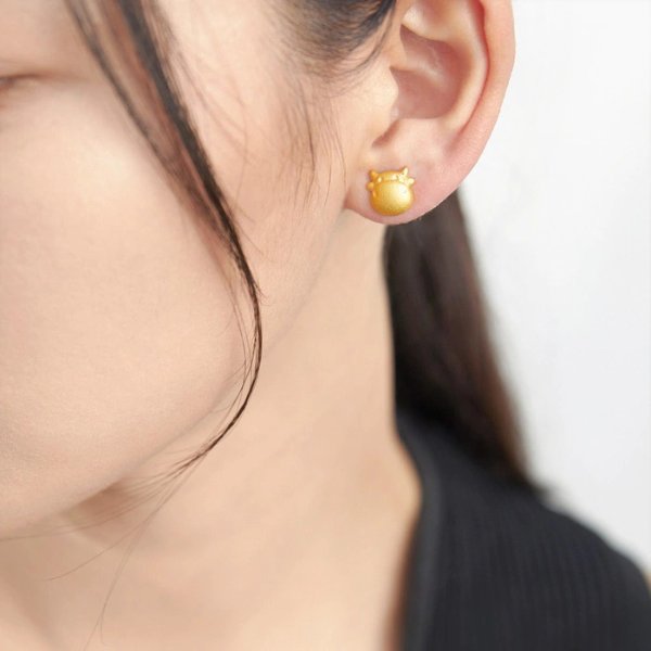 PetChat 999.9 Gold Ox Earrings | Chow Sang Sang Jewellery eShop