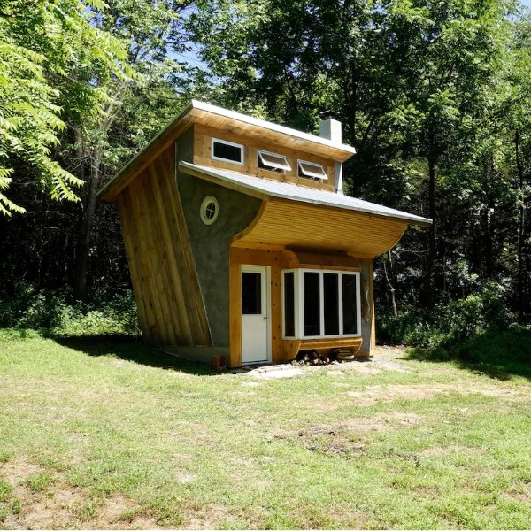 Unique off-the-grid slanted cabin on 20 acres - Hudson的小房子 出租 纽约州 美国