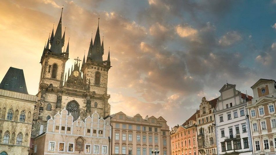 好想到捷克过圣诞节！带你瞧瞧布拉格超华丽的圣诞市集＋布拉格必去的景点