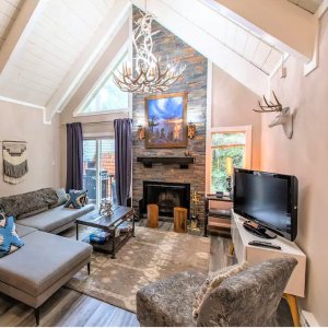 Airbnb 加州南太浩湖 适合大家庭、朋友结伴出游 设计感温馨住宿