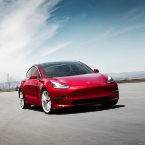 Tesla Model 3 卖到脱销 单一车型销量超所有对手