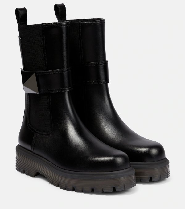 One Stud Beatle Leather Chelsea Boots in Black - Valentino Garavani | Mytheresa