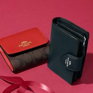 COACH Outlet Gift Guide