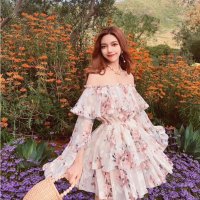 是的。好像叫什么Sally shirt吧,你搜搜看?