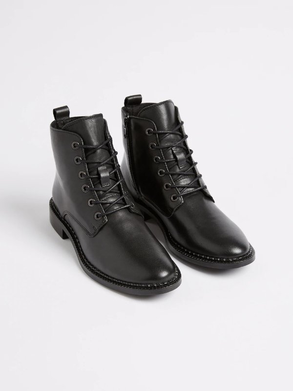 The Montmartre Leather Boot in Black