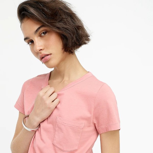 Garment-dyed essential fitted pocket T-shirt
