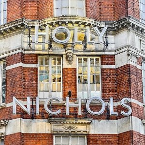 拍照打卡Holly Nichols伦敦骑士桥店