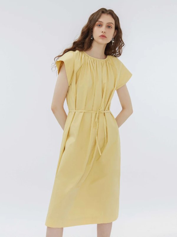 黄色褶裥中长连衣裙