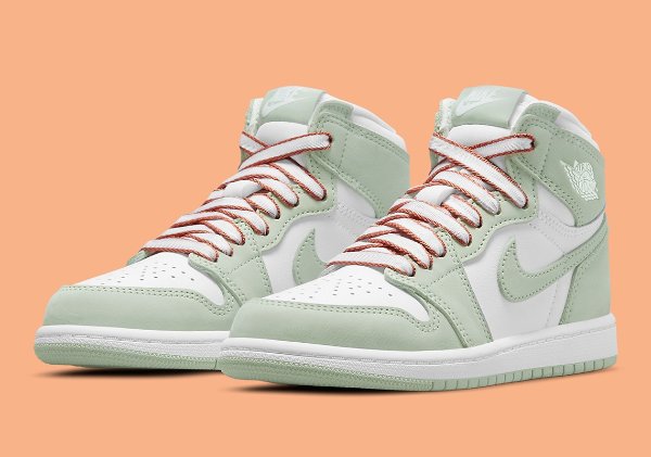 air-jordan-1-retro-high-og-seafoam-healing-orange-white-CU0449-002-2.jpg