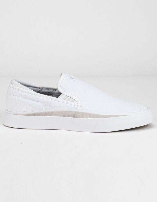 Sabalo Slip-On White Shoes