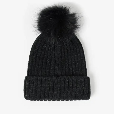 黑色毛球冷帽