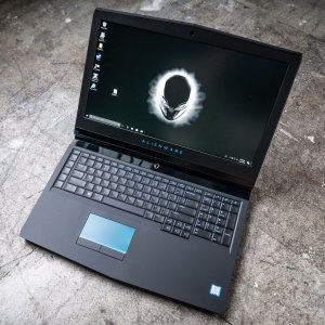 Alienware 17R5 Gaming Laptops