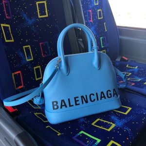 Balenciaga 时尚单品热卖，Triple S 老爹鞋$700+
