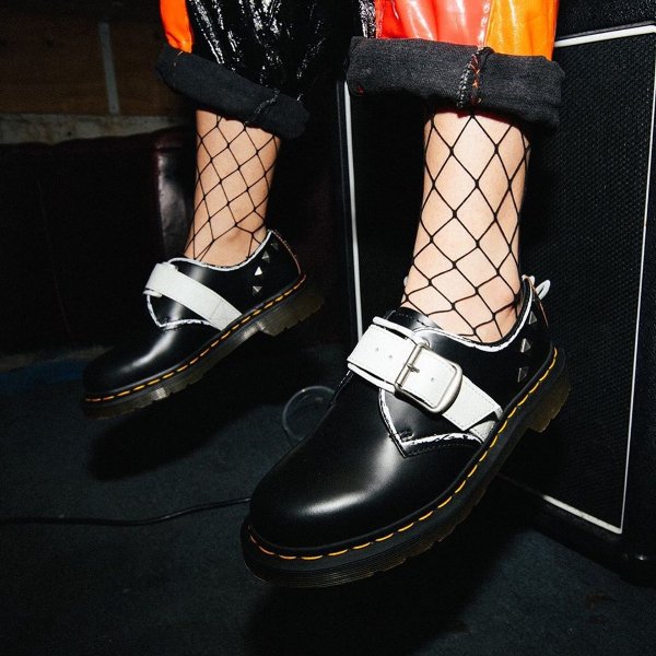 黑五价：Dr. Martens 马丁靴黑五全场低至7折€75入大童成人码高靴€130收