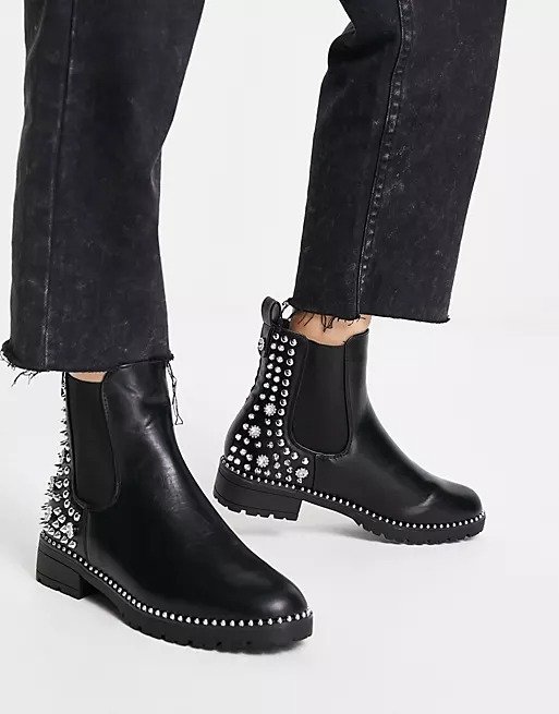 studded chelsea boots in black and silver