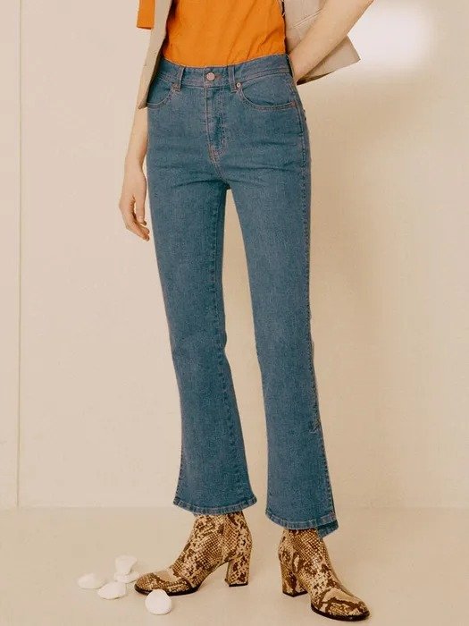 [Exclusive] Asymmetric Boots-Cut Crop Jeans_Blue