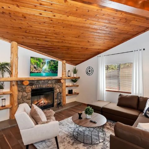 加州Big Bear City 适合家庭入住小屋