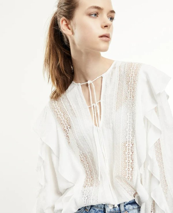 Flowing ecru top with lace