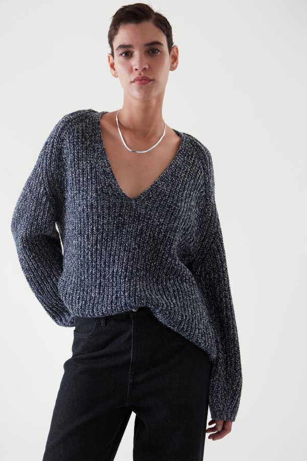 RIBBED KNITTED V-NECK SWEATER