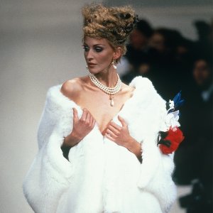 Vivienne Westwood 首饰专场 土星耳钉$65，珍珠土星项链$90