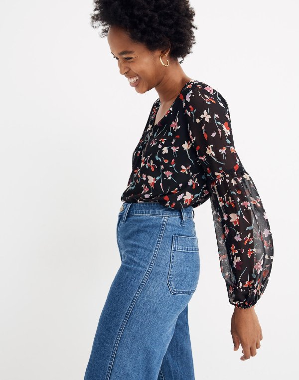 Shirred-Sleeve V-Neck Top in Drifting Flowers