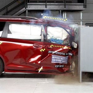 超新IIHS 热门Minivan商务车副驾安全测试结果出炉