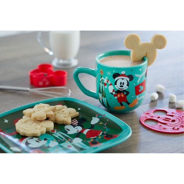 Santa Mickey and Minnie Mouse Hot Cocoa Gift Set
