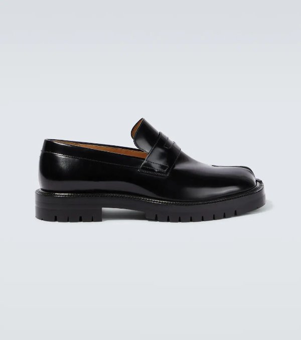 Tabi patent leather loafers