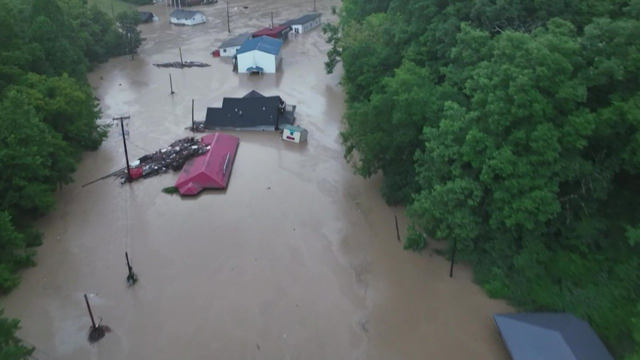 美国肯塔基州洪水死亡人数上升至30，仍有数百人下落不明