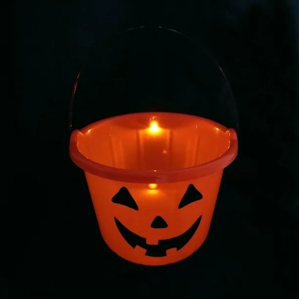 Way to Celebrate Halloween Orange Light-Up Bucket,plastic bucket, led light, battery operated, 3 ligth effect: fast flashing, slow flashing, stable lighting