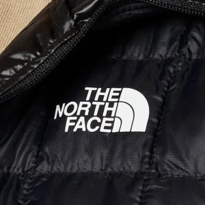 5折起！轻羽绒外套£90The North Face 北面清仓捡漏 辣妹高腰T恤£13、Logo卫衣£35