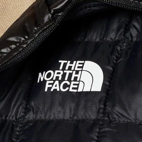 2.8折起！轻羽绒外套£76The North Face 北面清仓捡漏 辣妹高腰T恤£9、Logo卫衣£29