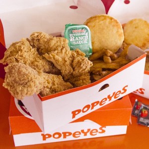 Popeyes 近期套餐优惠，5块炸鸡+2份配餐+2块biscuits$8.99