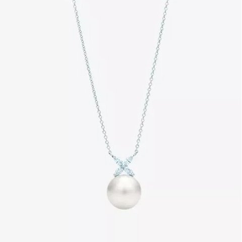 Tiffany Victoria® 铂金、钻石和珍珠吊坠项链