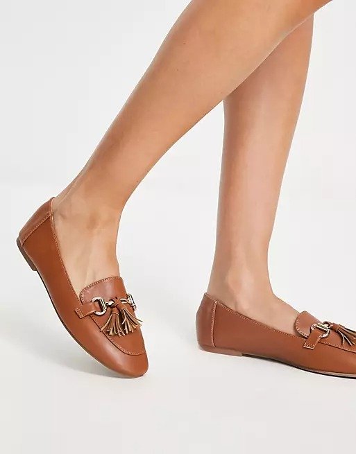 metal trim loafers with tassle in tan