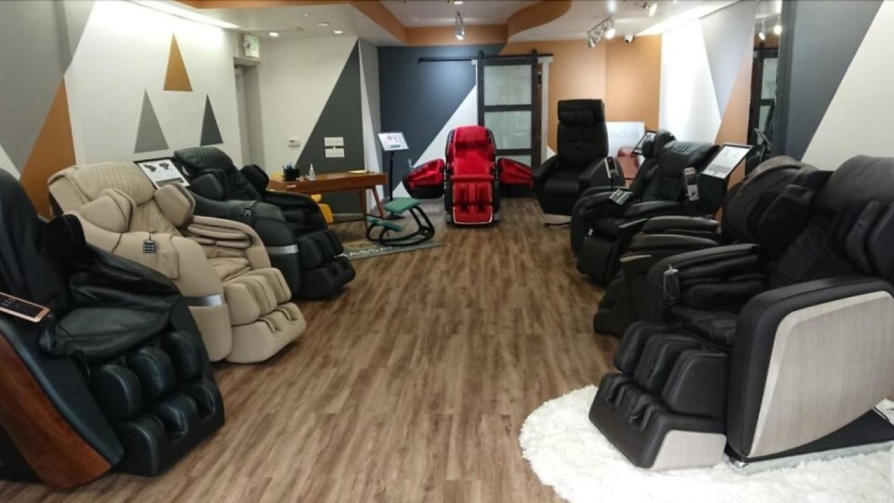 Dcore 按摩椅 实体店/线上网站,立减$500!按摩椅中的爱马仕!你只管躺在上面,它会帮你揉捏、推拿,就像请一名专业按摩师,从脖子帮你按到小腿,浑身舒爽!